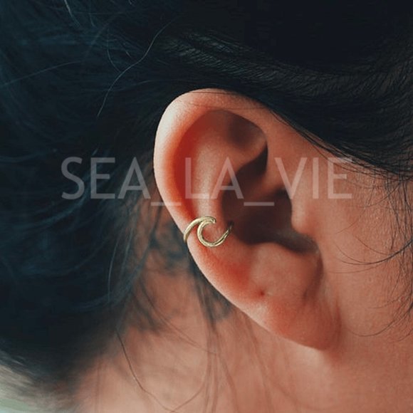 Sea La Vie Jewelry - Ocean Wave Ear Cuff Crawler Fake Cartilage Earring in Gold